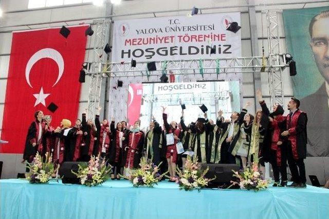 Yalova Üniversitesi’nde Mezuniyet Heyecanı