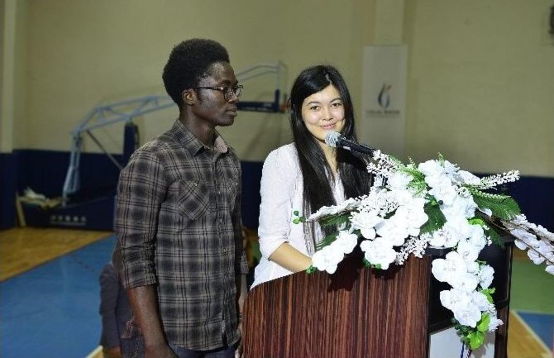 Mezuniyet T&ouml;renini Yabancı Uyruklu &Ouml;ğrenciler Sundu