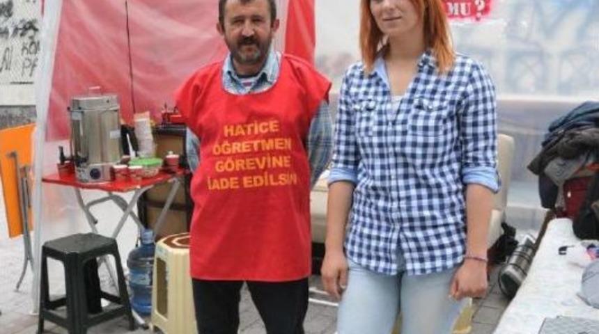 A&ccedil;ığa Alınan &Ouml;ğretmen Imza Kampanyasını &Ccedil;adırda S&uuml;rd&uuml;r&uuml;yor