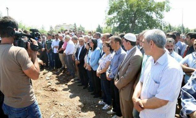 Diyarbakır'da Öldürülen 3 Kişi Toprağa Verildi, 17 Kişi Gözaltına Alındı