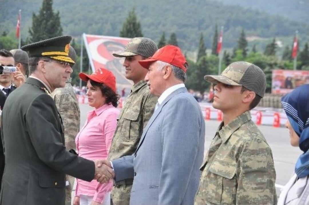 Acemi Erlerin Yemin T&ouml;reninde Duygusal Anlar