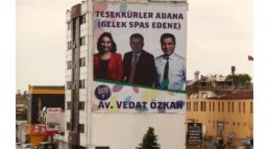 Hdp&rsquo;den K&uuml;rt&ccedil;e Ve T&uuml;rk&ccedil;e &lsquo;teşekk&uuml;rler Adana&rsquo; Afişi