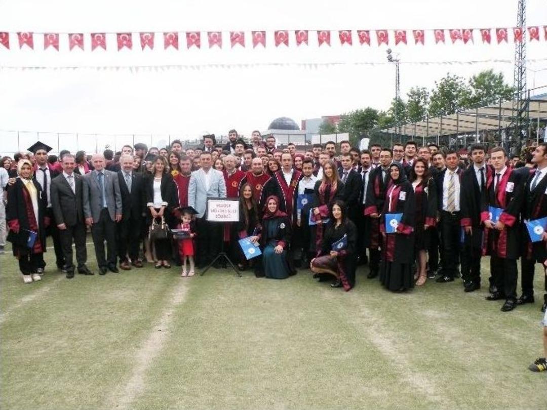 M&uuml;hendislik Fak&uuml;ltesi&rsquo;nden 867 &Ouml;ğrenci Mezun Oldu