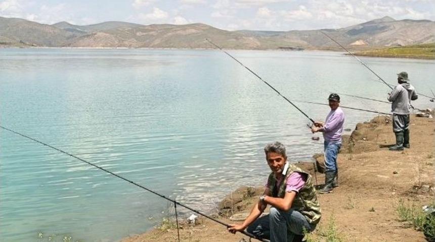 Kuş&ccedil;u&rsquo;da 3. Balık Avlama Yarışması