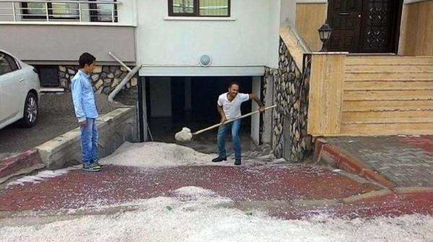 Kırşehir&rsquo;De Sağanak Yağış Ve Dolu Etkili Oldu