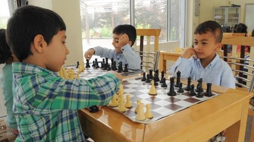 Şehitkamil Belediyesi Satran&ccedil; Merkezi Minik &Ouml;ğrencileri Ağırlıyor