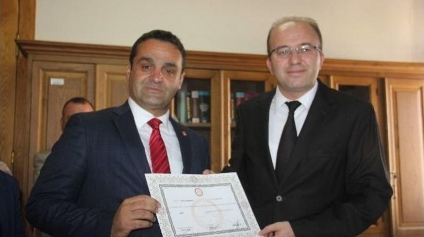 Chp&rsquo;li Barış Karadeniz Mazbatasını Aldı