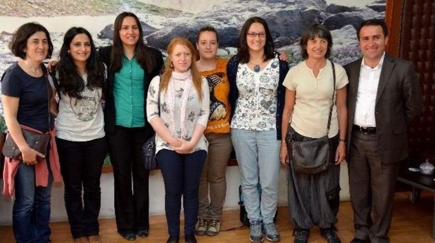 Br&ouml;tanya K&uuml;rt Dostluk Derneği Hakkari Belediyesini Ziyaret Etti