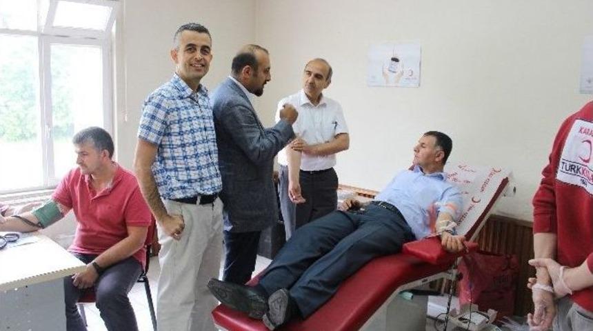 Sağlık &Ccedil;alışanlarından Kan Bağışı