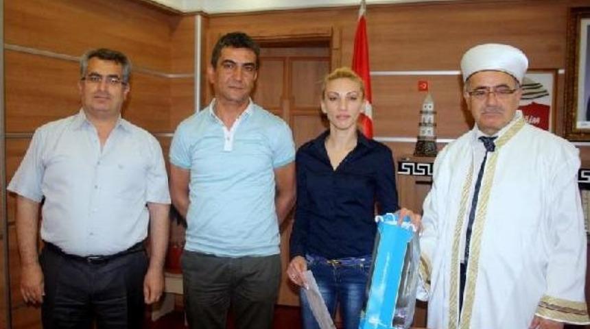 Ermenistan Uyruklu Kadın, M&uuml;sl&uuml;man Oldu