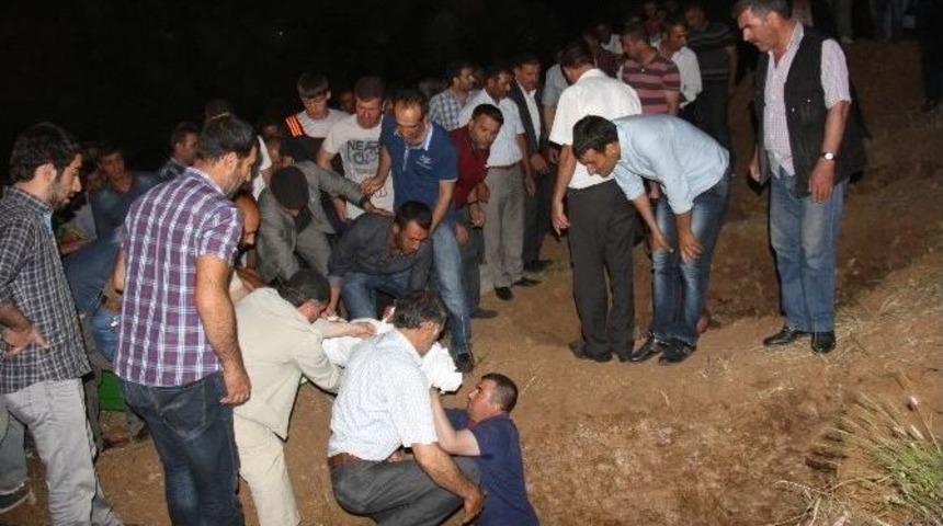 Eşi Tarafından &Ouml;ld&uuml;r&uuml;len Kadın Ve &Ccedil;ocukları Yan Yana Defnedildi