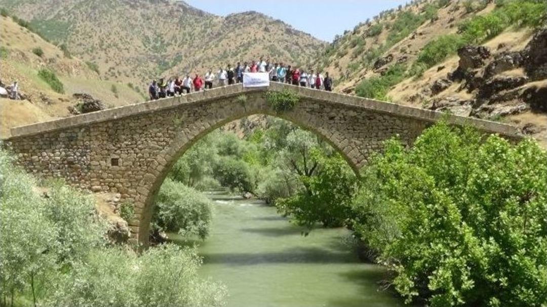 (&ouml;zel Haber) Gen&ccedil;lik G&ouml;n&uuml;ll&uuml;leri Tarihi Mekanları Geziyor