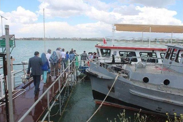 Beyşehir&rsquo;de &Ouml;ğrenciler Sahil Temizliği Yapıp Atık &Ccedil;&ouml;pleri Topladı 1