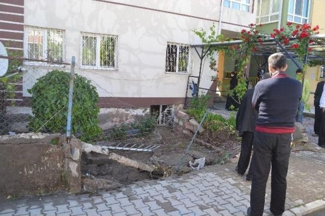 Su Basan Evden Geriye 1 Yaşındaki Bebeğin Beşiği Kaldı