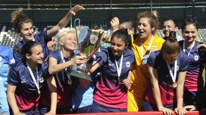 Konak&rsquo;tan B&uuml;y&uuml;k Başarı