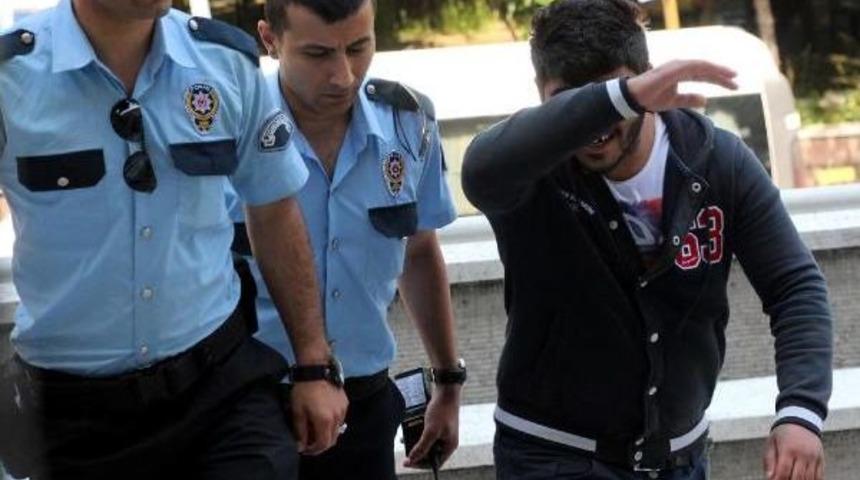 Liselinin Cep Telefonunu Gasp Eden Gen&ccedil; Tutuklandı