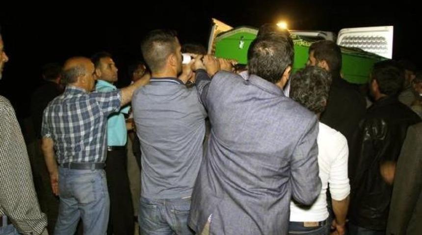 Cinnet Getiren Babanın &Ouml;ld&uuml;rd&uuml;ğ&uuml; Eşi Ve 2 &Ccedil;ocuğu Bing&ouml;l'de Toprağa Verildi
