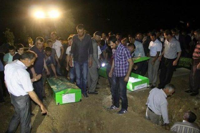 Cinnet Getiren Babanın &Ouml;ld&uuml;rd&uuml;ğ&uuml; Eşi Ve 2 &Ccedil;ocuğu Bing&ouml;l de Toprağa Verildi 1