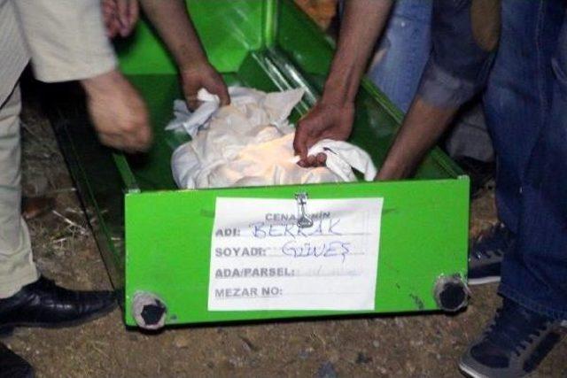 Cinnet Getiren Babanın &Ouml;ld&uuml;rd&uuml;ğ&uuml; Eşi Ve 2 &Ccedil;ocuğu Bing&ouml;l de Toprağa Verildi 3