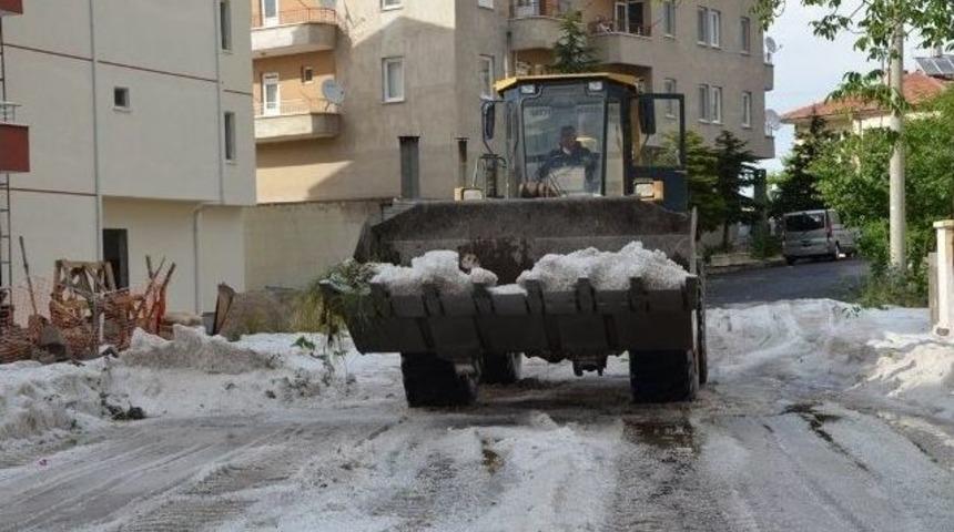G&uuml;lşehir&rsquo;de Dolu Yağışı Hayatı Fel&ccedil; Etti