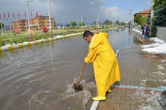 Gülşehir’de Dolu Yağışı Hayatı Felç Etti