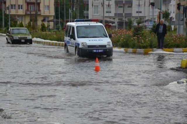 Gülşehir’de Dolu Yağışı Hayatı Felç Etti