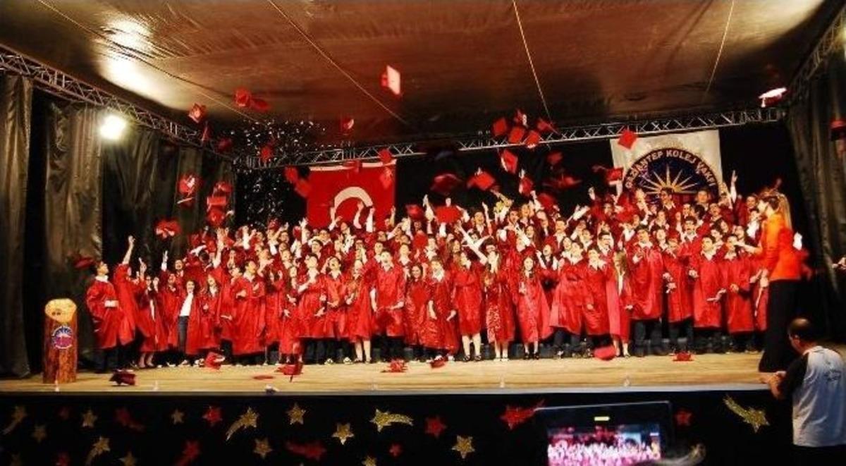 Gkv Ortaokulu 52. Yıl Mezunları Kep Attı