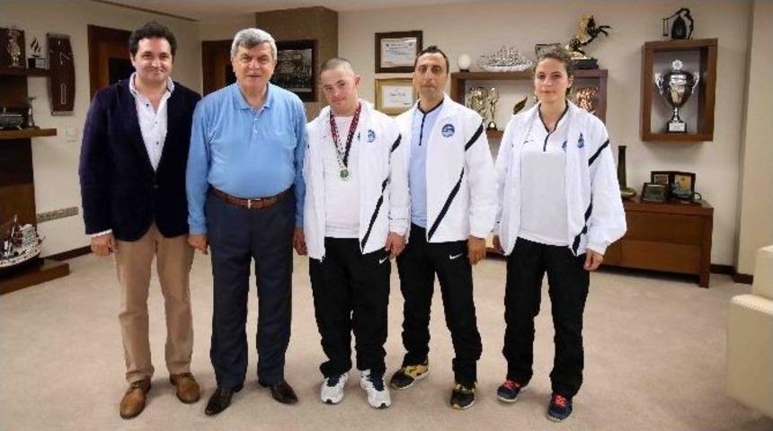 Down Sendromlu Atlet Karaosmanoğlu&rsquo;nu Ziyaret Etti