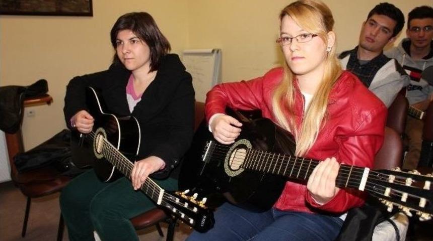 Yaz D&ouml;nemi M&uuml;zik Eğitimi İ&ccedil;in Kayıtlar Yarın Sona Eriyor