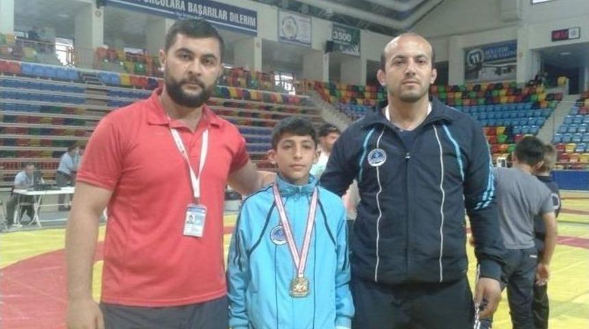 Kağıtsporlu İki Minik G&uuml;reşci Madalya Kazandı