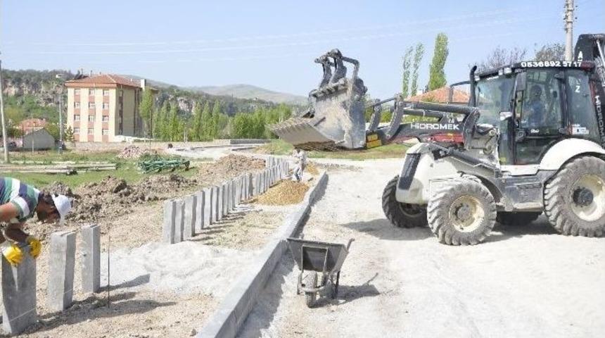 B&uuml;nyan Belediyesi Cumhuriyet Mahallesi&rsquo;nde Cadde Ve Sokakları Yeniledi