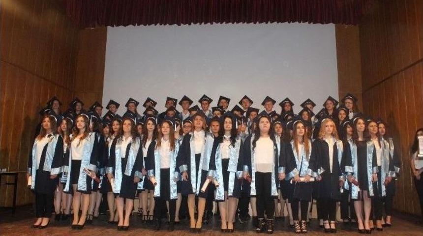 Edirne&rsquo;de Sağlık Lisesi &Ouml;ğrencileri Mezuniyet Heyecanı Yaşadı