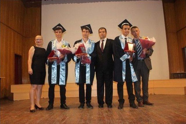 Edirne’de Sağlık Lisesi Öğrencileri Mezuniyet Heyecanı Yaşadı 1