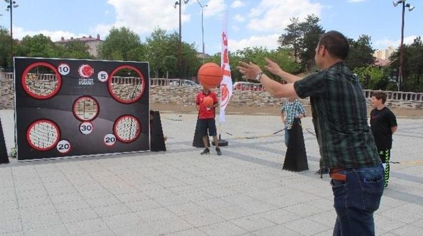 &ldquo;basketbol Her Yerde&rdquo; Organizasyonu Erzurum&rsquo;da Yapıldı