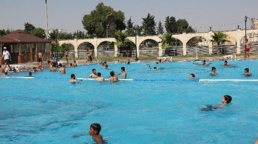 Sıcak Hava, &Uuml;cretsiz Havuzlara İlgiyi Arttırdı