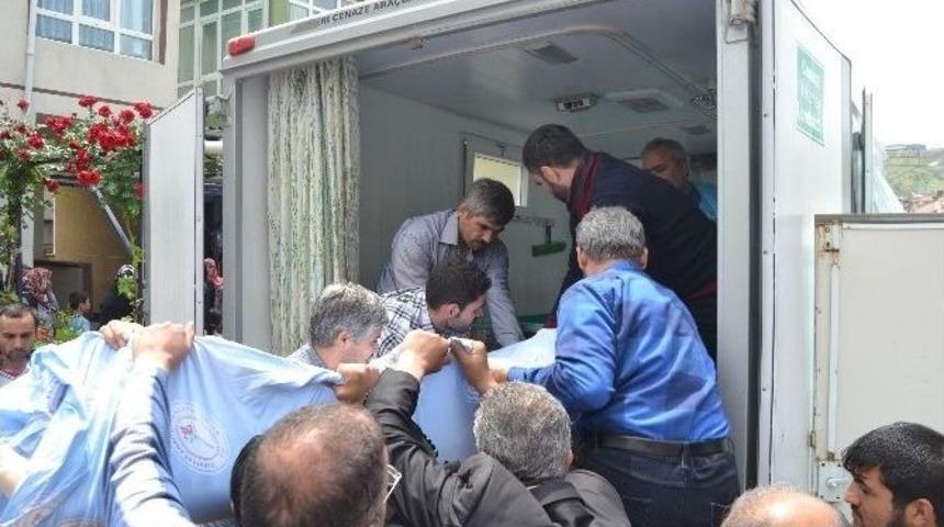 Bodrum Katında Boğularak &Ouml;len Baba Ve Kızı Son Yolculuğuna Uğurlandı