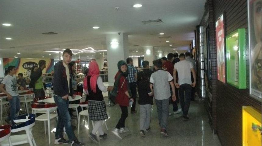 Palerium Avm&rsquo;den Dar Gelirli &Ccedil;ocuklara Yıl Sonu Hediyesi