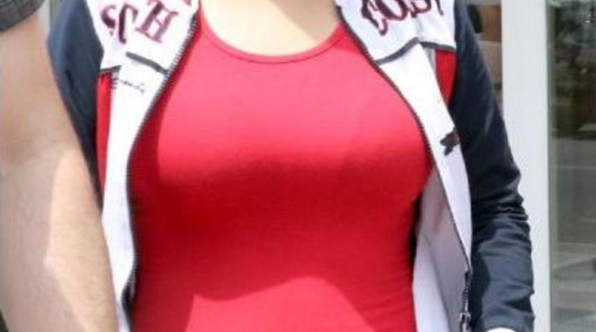 Gen&ccedil; Kadın, Parasını Vermeyen Sevgilisini Bı&ccedil;akladı