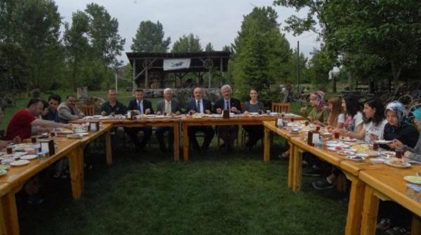 Arkadaşlarını Uyuşturucudan Koruyacaklar