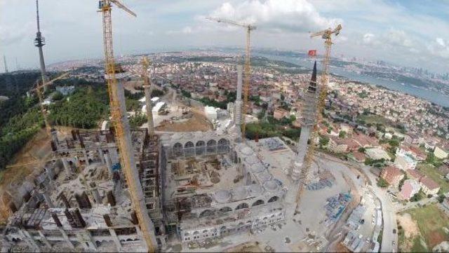 &Ccedil;amlıca Camiine 90 Metreye Ilk Bayrak &Ccedil;ekildi 1