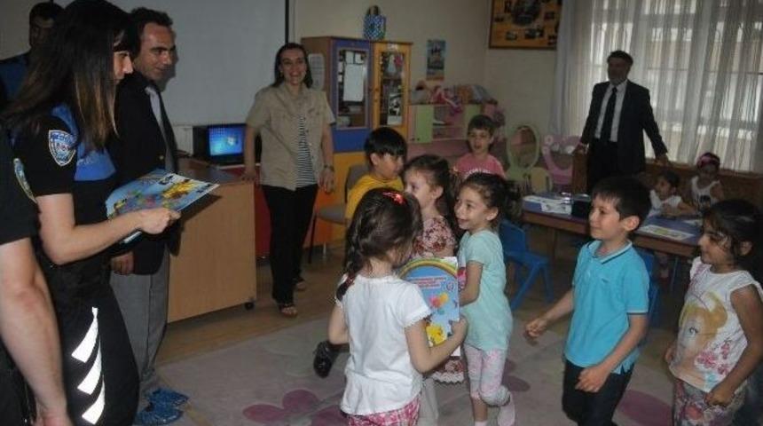 Polisten &Ccedil;ocuklara Boyama Kitabı