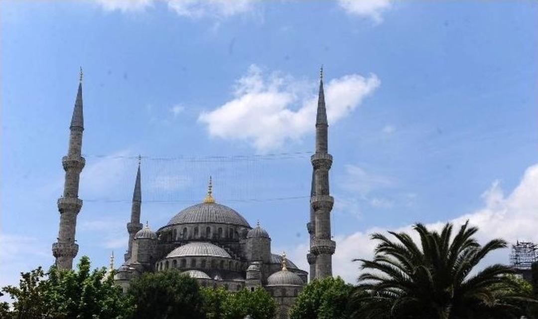 Camilerin Gerdanlığı Mahyalar B&ouml;yle Hazırlanıyor