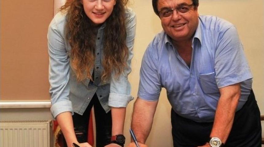 Nil&uuml;fer Belediyespor, Meryem Boz&rsquo;u Renklerine Kattı