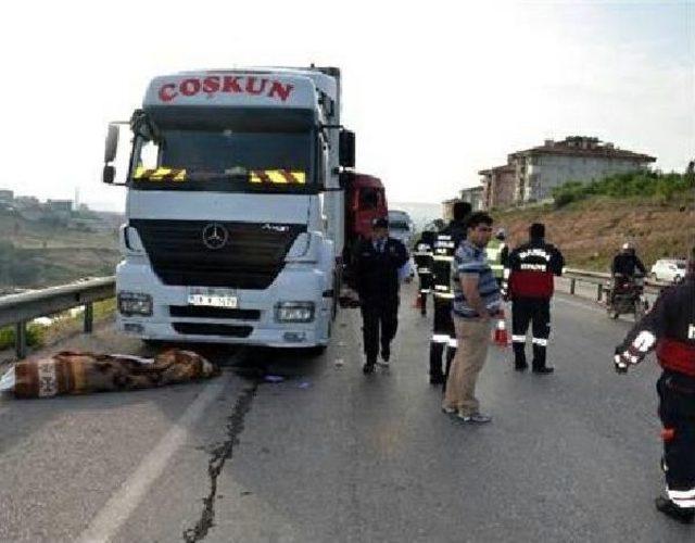 Tamir Etmeye Çalıştığı Tır'ın Sürücü Kabini Altında Can Verdi