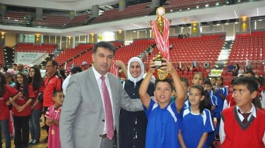 Geleneksel &Ccedil;ocuk Oyunları &Ouml;d&uuml;l T&ouml;reni Yapıldı