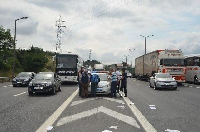 Tem Otoyolu’ndaki Kaza Trafiği Felç Etti