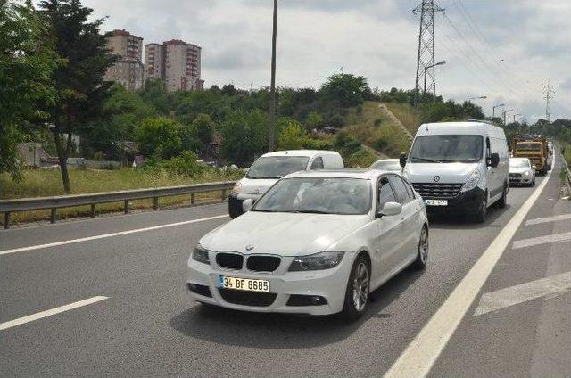 Tem Otoyolu’ndaki Kaza Trafiği Felç Etti