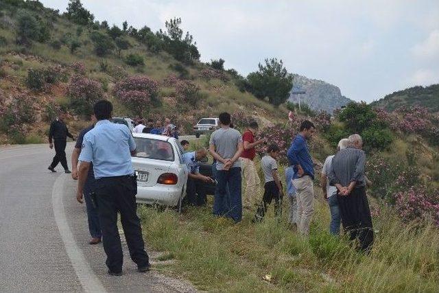 Şehit Polisin Öğretmen Eşi Kaza Yaptı