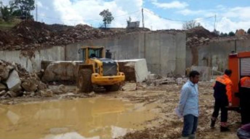 Mermer Bloğun Altında Kalan Iş&ccedil;i &Ouml;ld&uuml;