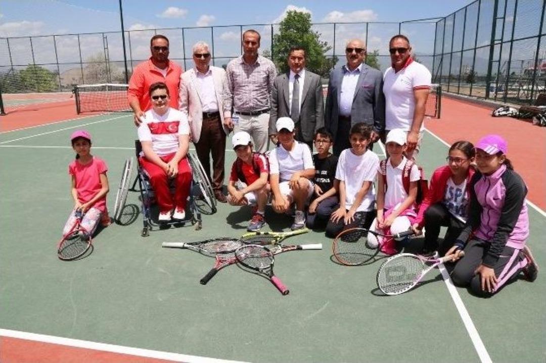 T&uuml;rkiye 12 Yaş Hafta Sonu Tenis Turnuvası Erzurum&rsquo;da Başladı
